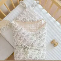 Premium Crepe Beanie Quilted Baby Blanket — Hooded Cotton Windproof Quilt for Newborn Autumn & Winter Outings | 35×35 Inch